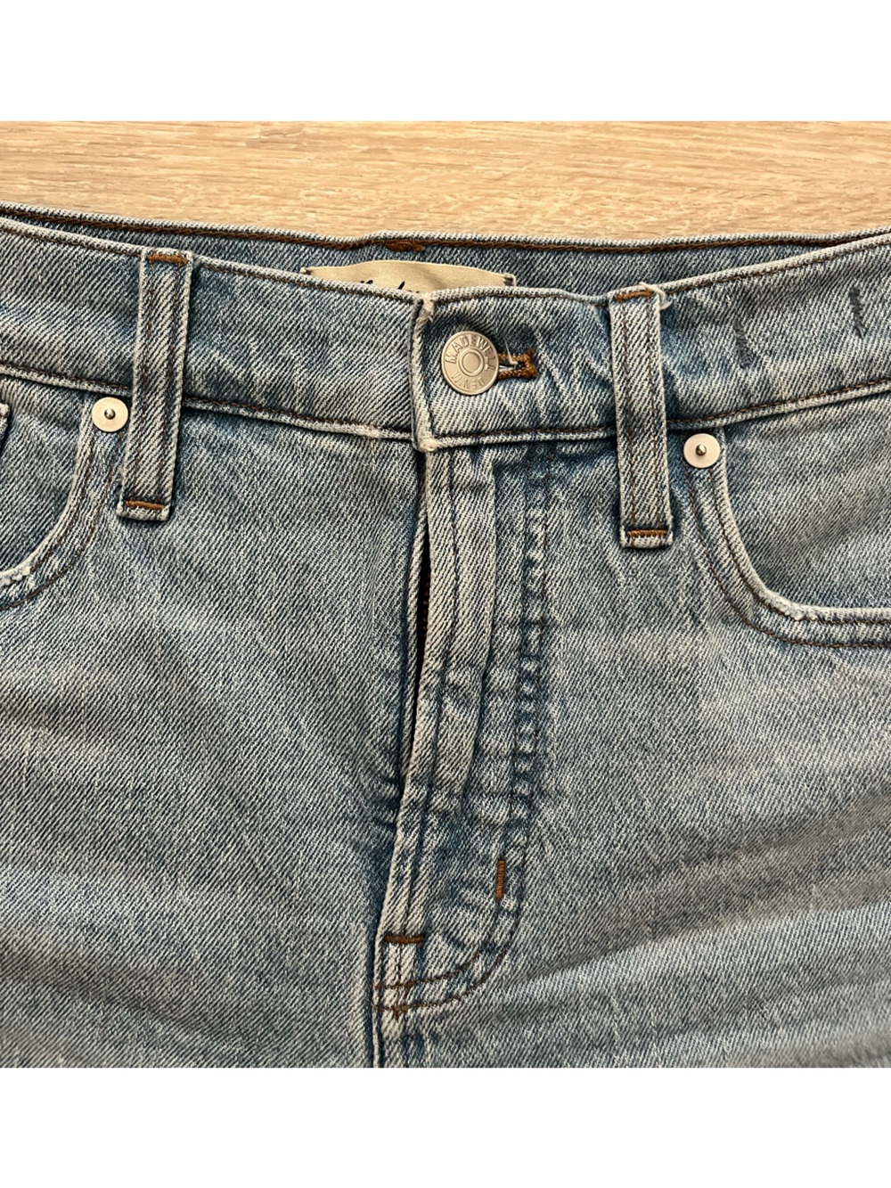 Madewell Women’s The Perfect Vintage Mid-Length Jean Short in Wainfleet Wash 26 - Picture 3 of 9